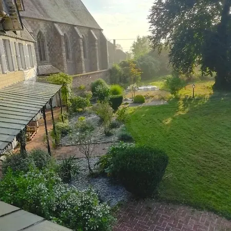 Dom wakacyjny Large, Welcoming House, Full Of Character And Charm Bouresse